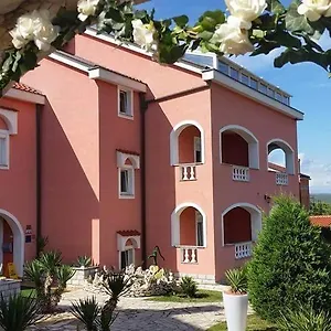 https://la-perla-punat.primorje-gorskikotar.com