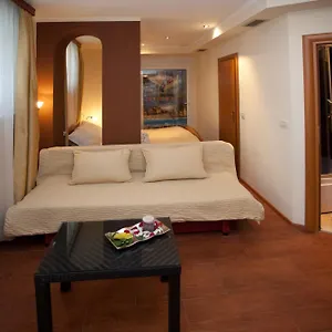 https://authentic-luxury-rooms.splithotels.org