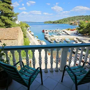 https://apartment-and-rooms-roko.hotelinzadar.com